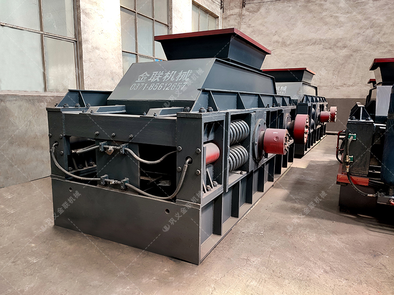 2PG1200x800型半自動(dòng)液壓對輥破碎機(jī)發(fā)往四川