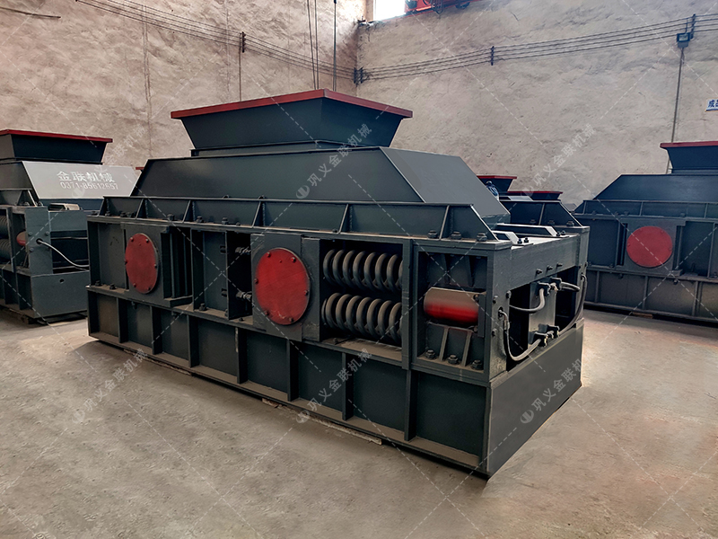 2PG1200x800型半自動(dòng)液壓對輥破碎機(jī)發(fā)往四川