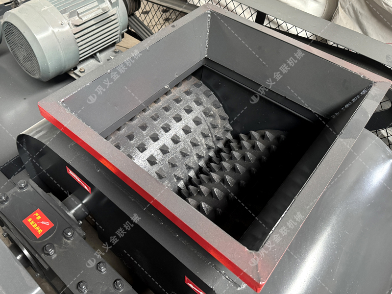 采購(gòu)雙齒輥破碎機(jī)必問(wèn)的7個(gè)問(wèn)題！少問(wèn)一個(gè)都可能被坑？
